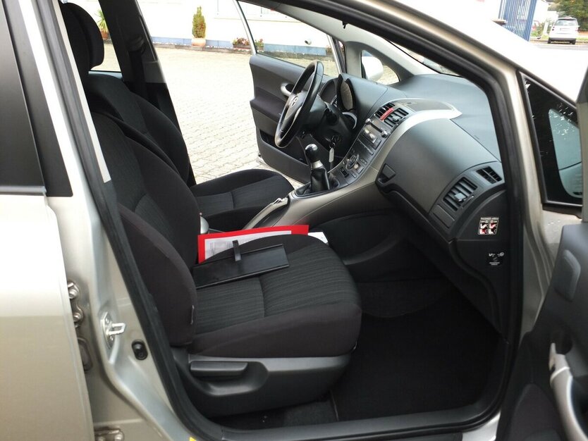 Toyota Auris 1.6i BLACK WEEK 25: SOL ALLE INSPEKTIONEN GA 174.885 km 4.908 € Köln 50858