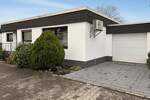 *RESERVIERT* Repräsentativer Flachdach-Bungalow in hervorragendem Zustand mit uneinsehbarem Grundstück und Garage! 5 zimmer