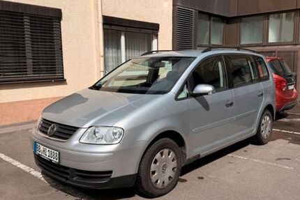 VW Touran 176.000 km 2.320 &euro; Mörfelden 64546