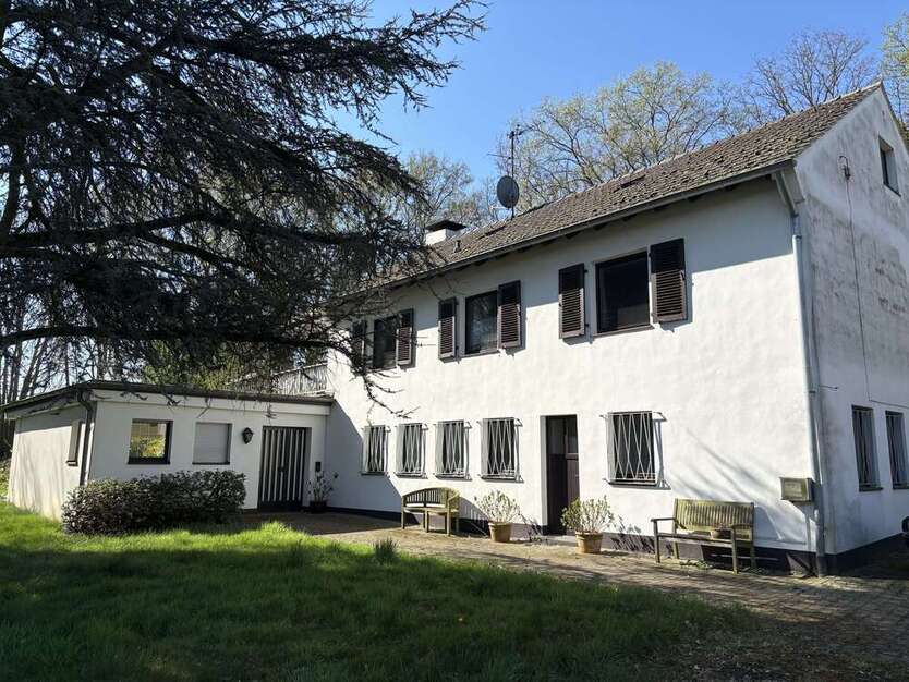 Haus zum Kaufen in Krefeld 848.000 € 220 m²