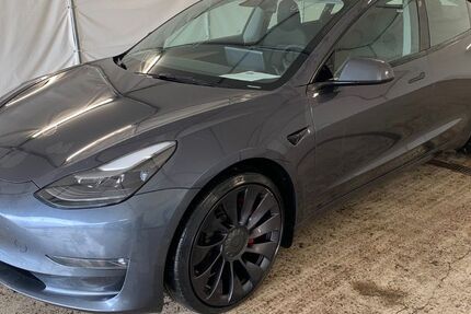 Tesla Model 3 47.976 km 29.750 &euro; Steinbach-Hallenberg OT Herges-Hallenberg 98587