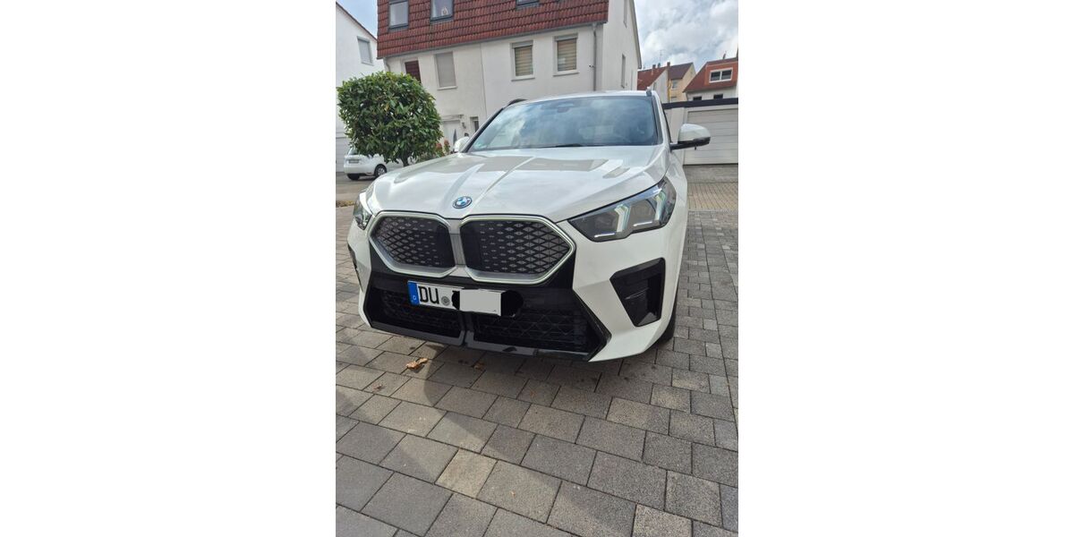 BMW iX2 2.500 km 45.900 &euro; Duisburg 47226