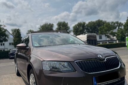 Skoda Octavia 121.398 km 9.300 € Vettelschoß 53560