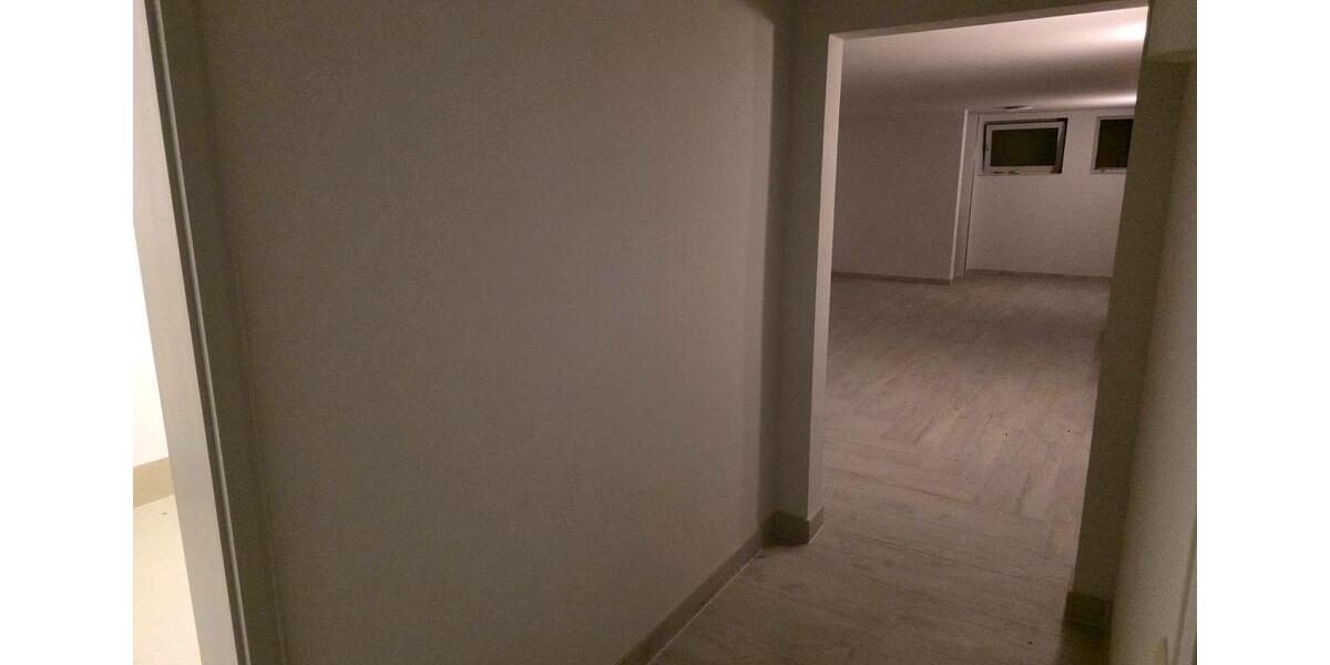 Etagenwohnung Mosbach - 6 Zimmer, 198 m&sup2;, 1.400&euro; | Angebot:26018611