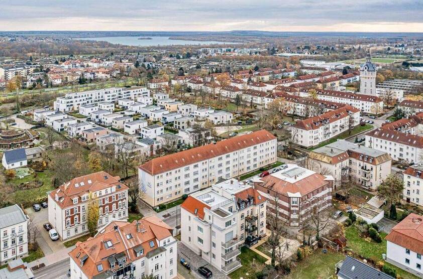 Moderne, neuwertige 4-Raum-Wohnung mit. lux. Innenausstattung, Balkon, EBK und weiteren Extras