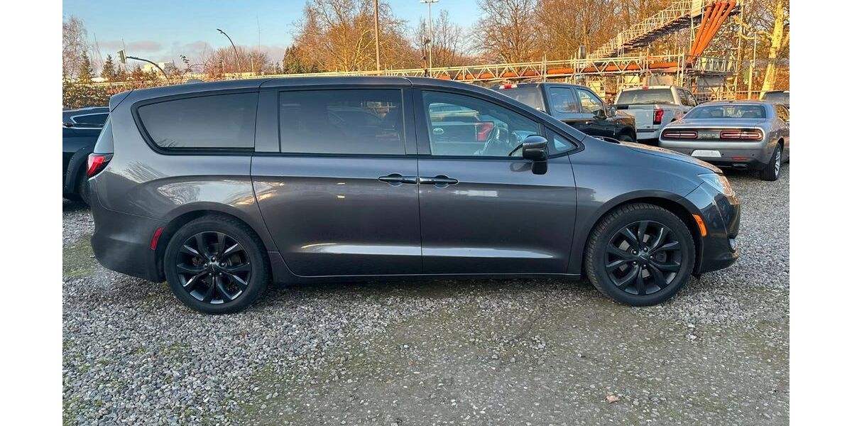 Chrysler Pacifica 84.000 km 19.999 &euro; Hamburg 22309