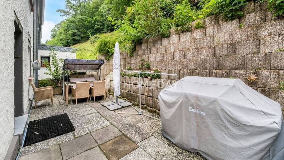 Modernisierte Doppelhaushälfte in Hanglage mit großer Terrasse und Garten 5 zimmer