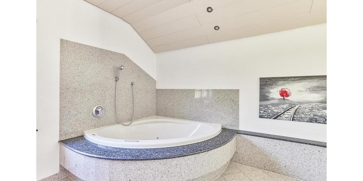 3 Km zur S-Bahn Einfamilienhaus inkl. ELW 9 zimmer