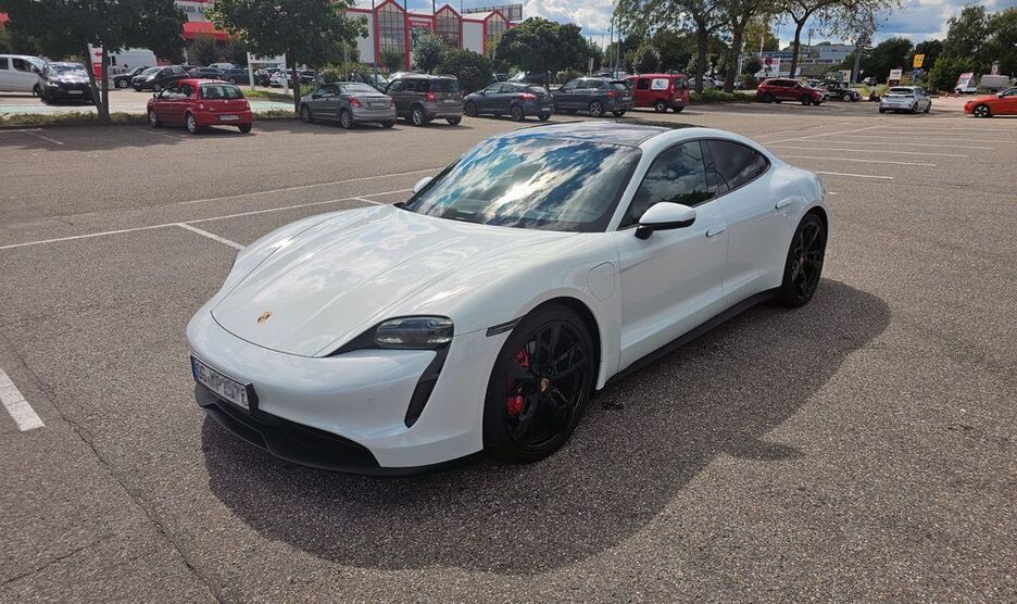 Porsche Taycan 24.578 km 63.890 € Offenburg 77652