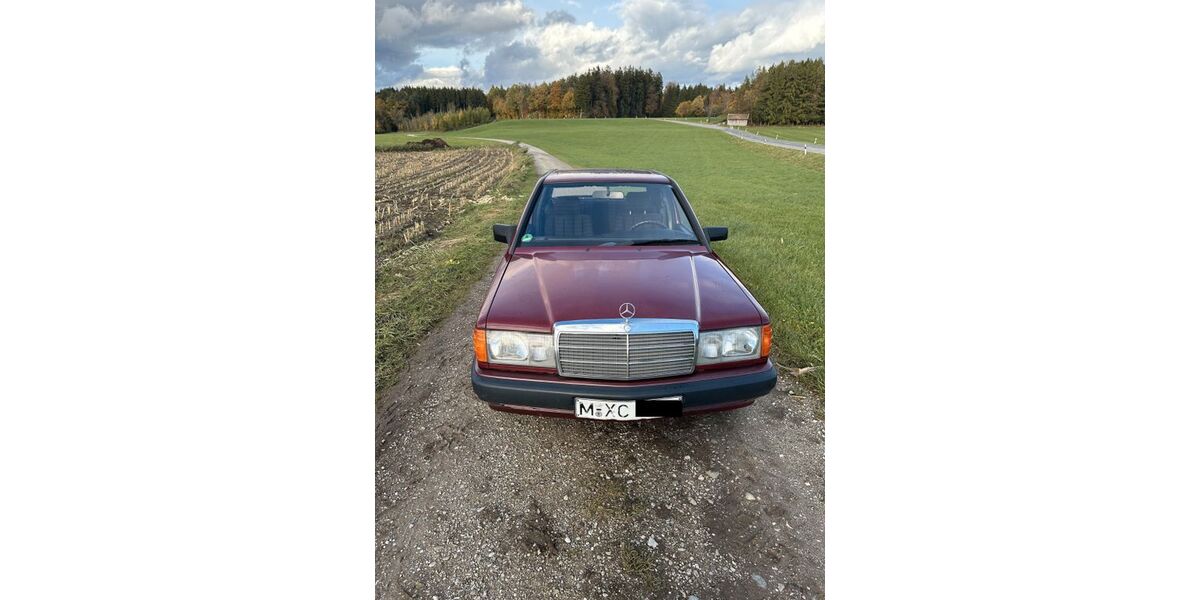 Mercedes-Benz 190 93.000 km 8.900 &euro; Aying/München 85653