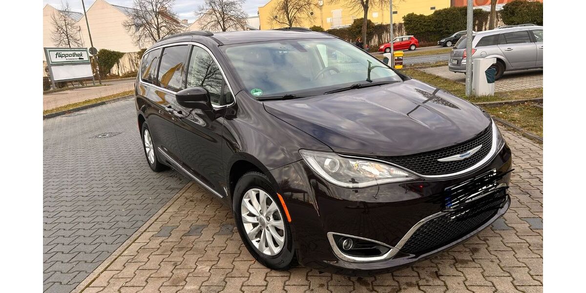 Chrysler Pacifica 146.000 km 19.600 &euro; Altmannstein 93336