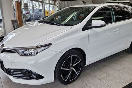 Toyota Auris 130.908 km 10.890 &euro; Winterberg 59955