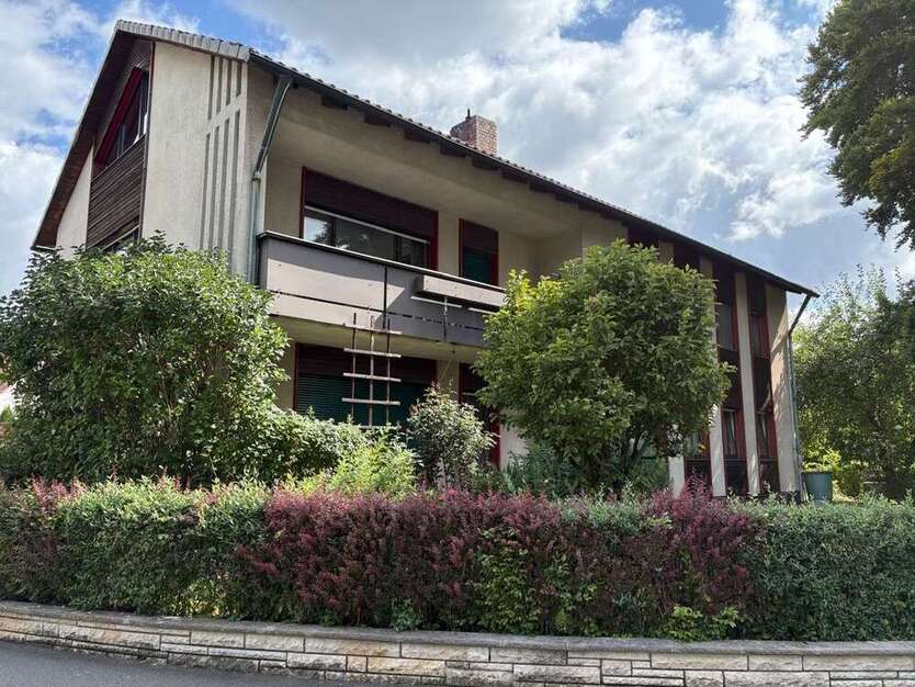 Haus zum Kaufen in Neuenmarkt 245.000 € 250 m²