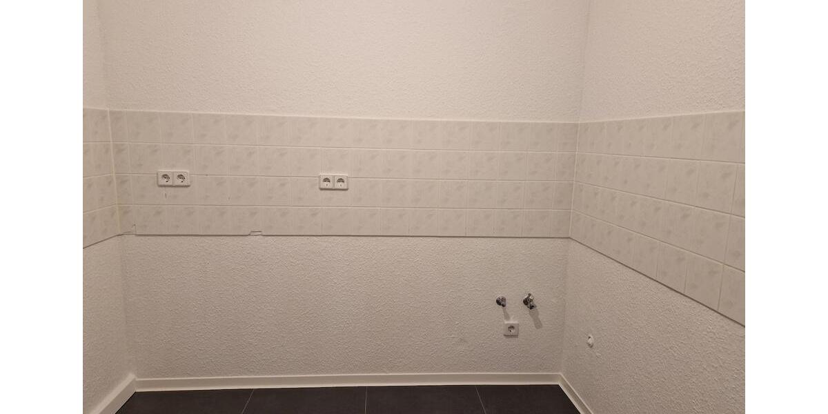 Erdgeschoßwohnung Dessau-Roßlau Brambach - 4 Zimmer, 65 m&sup2;, 389&euro; | Angebot:26549415