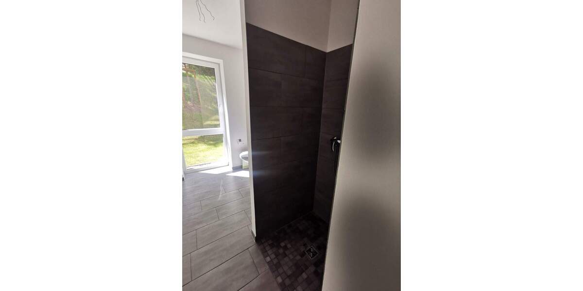 Schöne und moderne 3-Zimmer-Terrassenwohnung (Neubaucharakter) mit Terrasse in zentraler, aber ruhiger und grüner Lage von Hamburg-Eißendorf! 3 zimmer