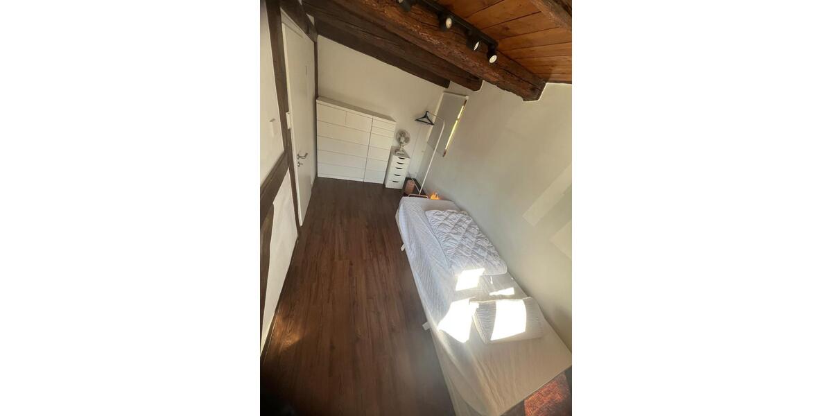 700€ insgesamt, keine versteckten Kosten (Village-Neuf,FR) 8 zimmer