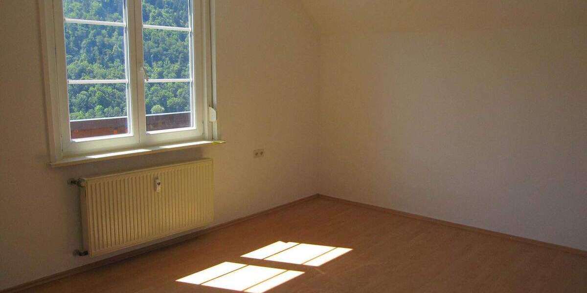 Etagenwohnung Schramberg - 3 Zimmer, 85 m&sup2;, 620&euro; | Angebot:26293066