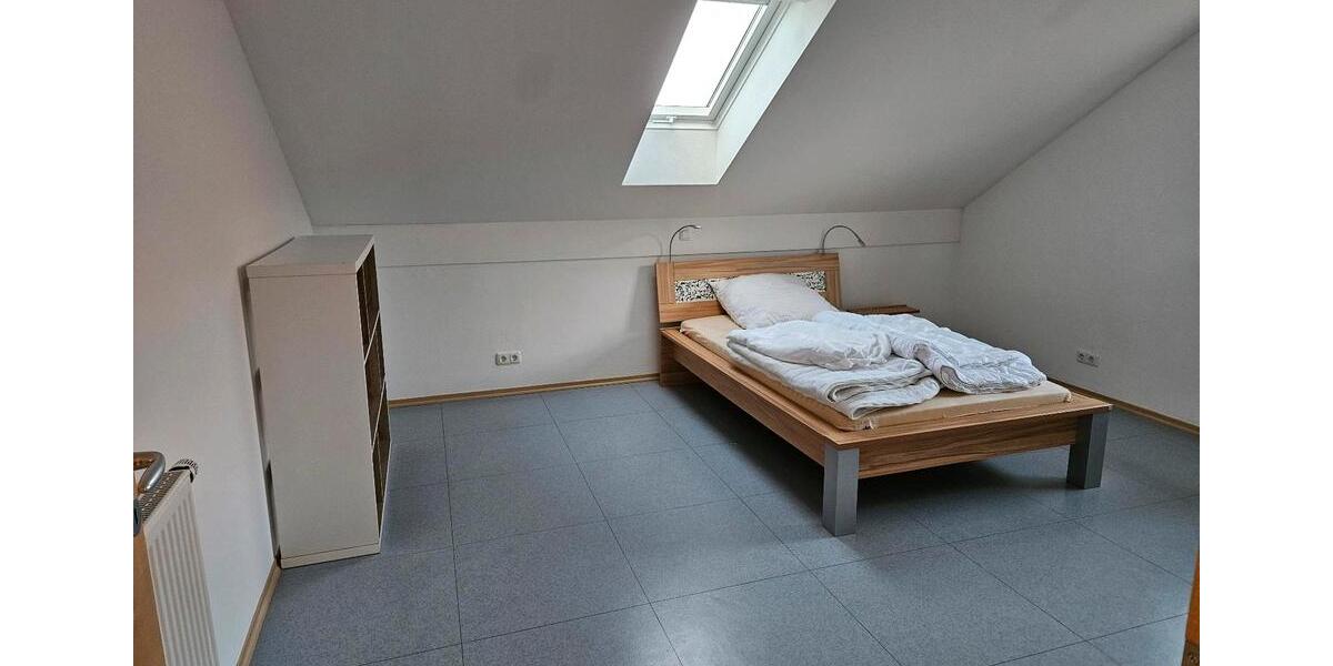 Dachgeschoßwohnung Cham - 3 Zimmer, 98 m&sup2;, 820&euro; | Angebot:18537304