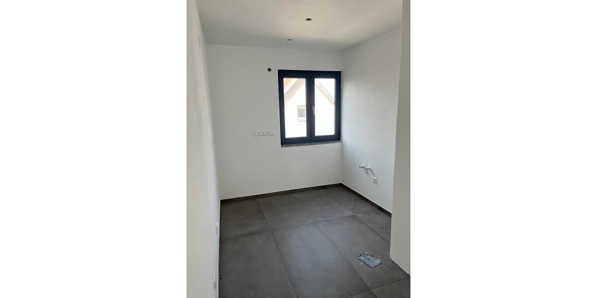 Dachgeschoßwohnung Asperg - 3 Zimmer, 73 m&sup2;, 1.350&euro; | Angebot:25390627