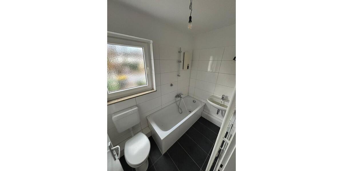 *Gemütliche FRISCH RENOVIERTE 2-Zimmerwohnung im ERDGESCHOSS - Mit Balkon* 2 zimmer