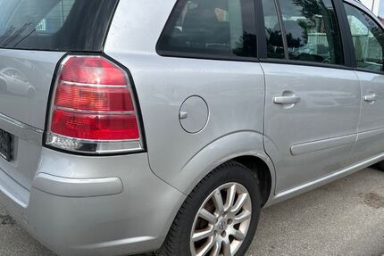 Opel Zafira 211.200 km 3.400 &euro; Lübeck 23560
