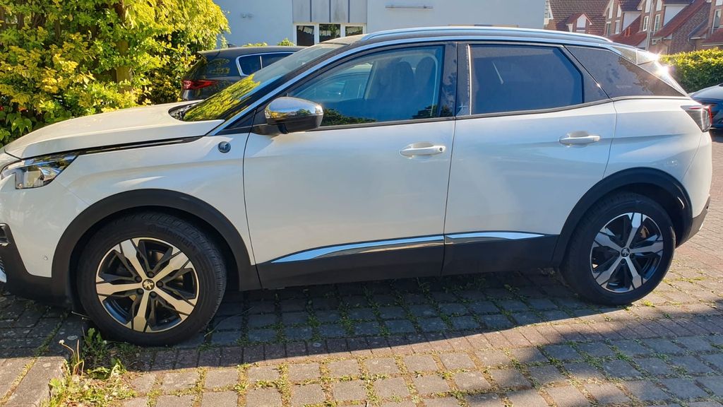Peugeot 3008 92.600 km 18.000 &euro; Schlangen 33189