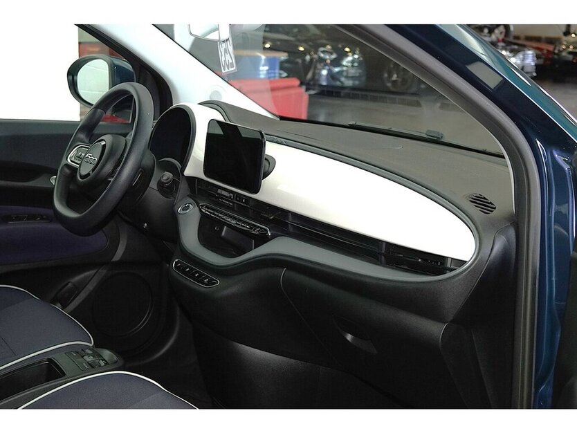 500e Action Carplay Android Automatik 1.Hand