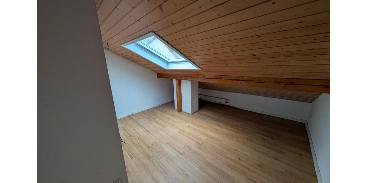 Dachgeschoßwohnung Winnenden - 3 Zimmer, 60 m&sup2;, 820&euro; | Angebot:25446951