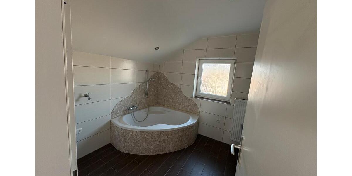 Etagenwohnung Pfarrkirchen - 3.5 Zimmer, 90 m&sup2;, 900&euro; | Angebot:26648180