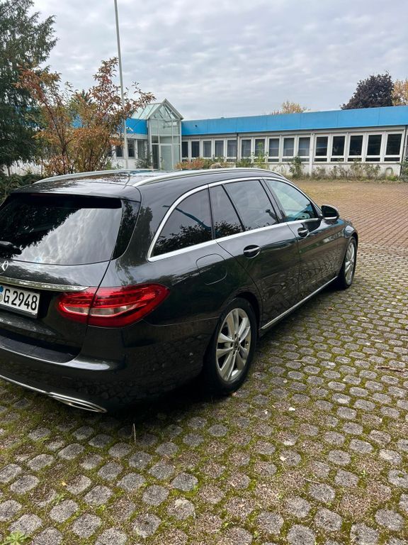 Mercedes-Benz C 300 82.000 km 23.800 € Badenweiler 79410