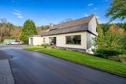 Haus zum Kaufen in Kreuztal 269.000 € 204 m² 8 zimmer