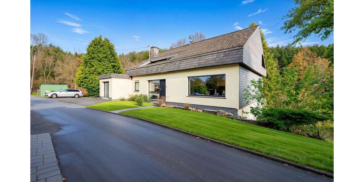 Haus zum Kaufen in Kreuztal 269.000 € 204 m² 8 zimmer