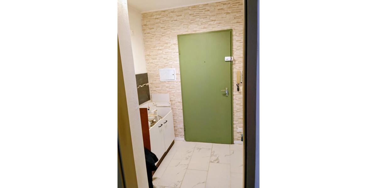 Zimmer-Appartement mit Balkon über die gesamte Breite. 1 zimmer