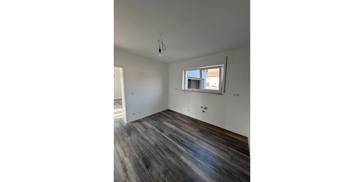 Erdgeschoßwohnung Brackenheim - 4 Zimmer, 100 m&sup2;, 1.350&euro; | Angebot:25418138