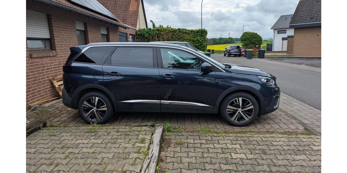 Peugeot 5008 111.000 km 16.850 &euro; Vettweiß 52391