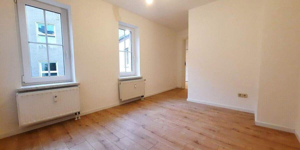 Mehrfamilienhaus, Wohnhaus Sachsen - Limbach-Oberfrohna Limbach-Oberfrohna - 3 Zimmer, 77 m&sup2;, 480&euro; | Angebot:25319589