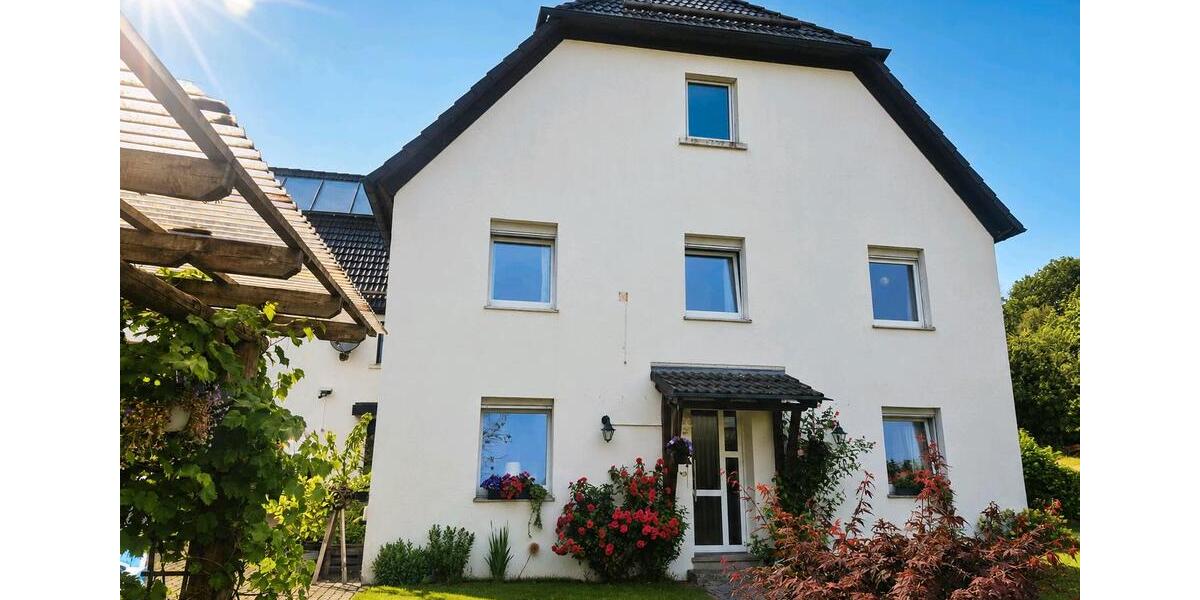 Bauernhaus, Landhaus Meinerzhagen - 4 Zimmer, 160 m&sup2;, 575.000&euro; | Angebot:27066487