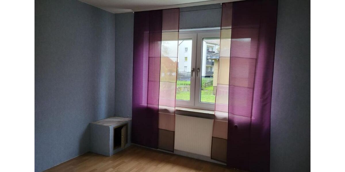 Sofort bezugsfrei: Moderne 3-ZKB-Wohnung mit Terrasse & Stellpl. 3 zimmer