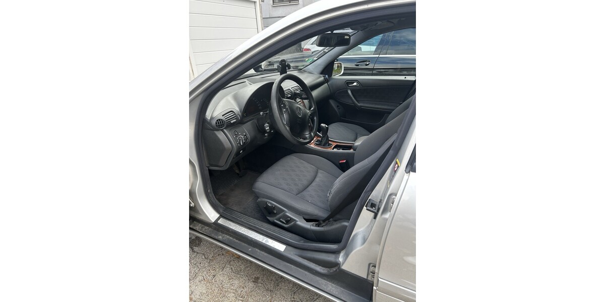 Mercedes-Benz C 180 141.900 km 2.400 &euro; Germersheim 76726