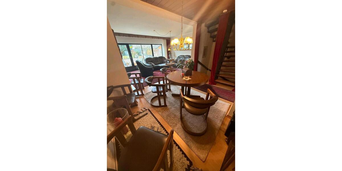 Reihenhaus Bornheim - 8 Zimmer, 137 m&sup2;, 440.000&euro; | Angebot:25422676