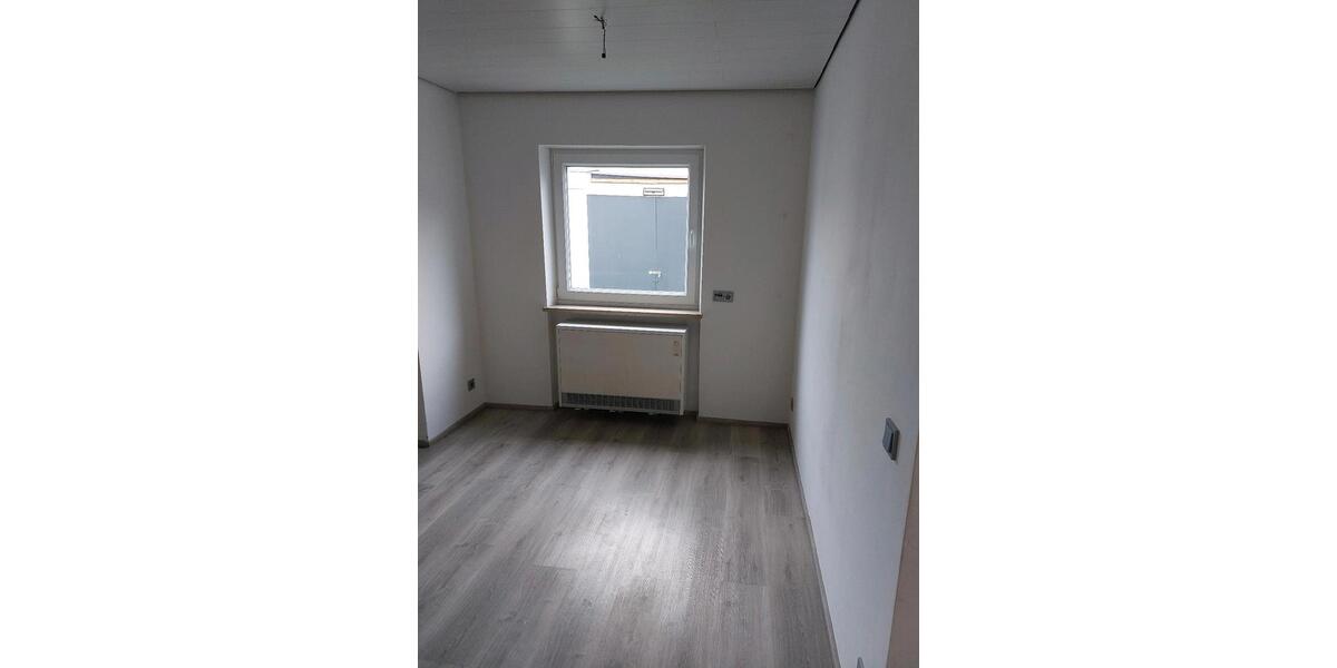 Doppelhaushälfte Roth - 7 Zimmer, 125 m&sup2;, 1.500&euro; | Angebot:25300768