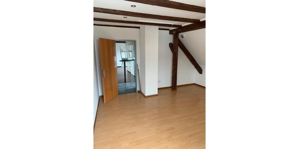 Dachgeschoßwohnung Friedewald - 4 Zimmer, 150 m&sup2;, 900&euro; | Angebot:26126723
