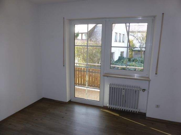 Etagenwohnung Heroldsberg - 4 Zimmer, 105 m&sup2;, 1.100&euro; | Angebot:25537378