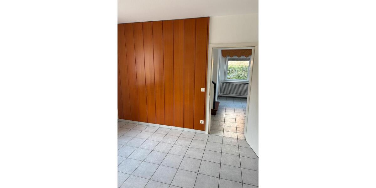 Einfamilienhaus Gütersloh Kattenstroth - 7 Zimmer, 220 m&sup2;, 2.400&euro; | Angebot:25358175