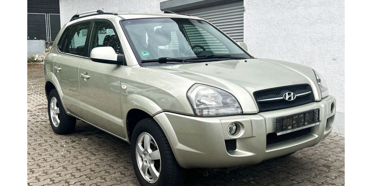 Hyundai TUCSON 168.000 km 3.400 &euro; Wiesbaden 65199