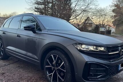 VW Touareg 25.237 km 76.990 € Neuenhaßlau 63594