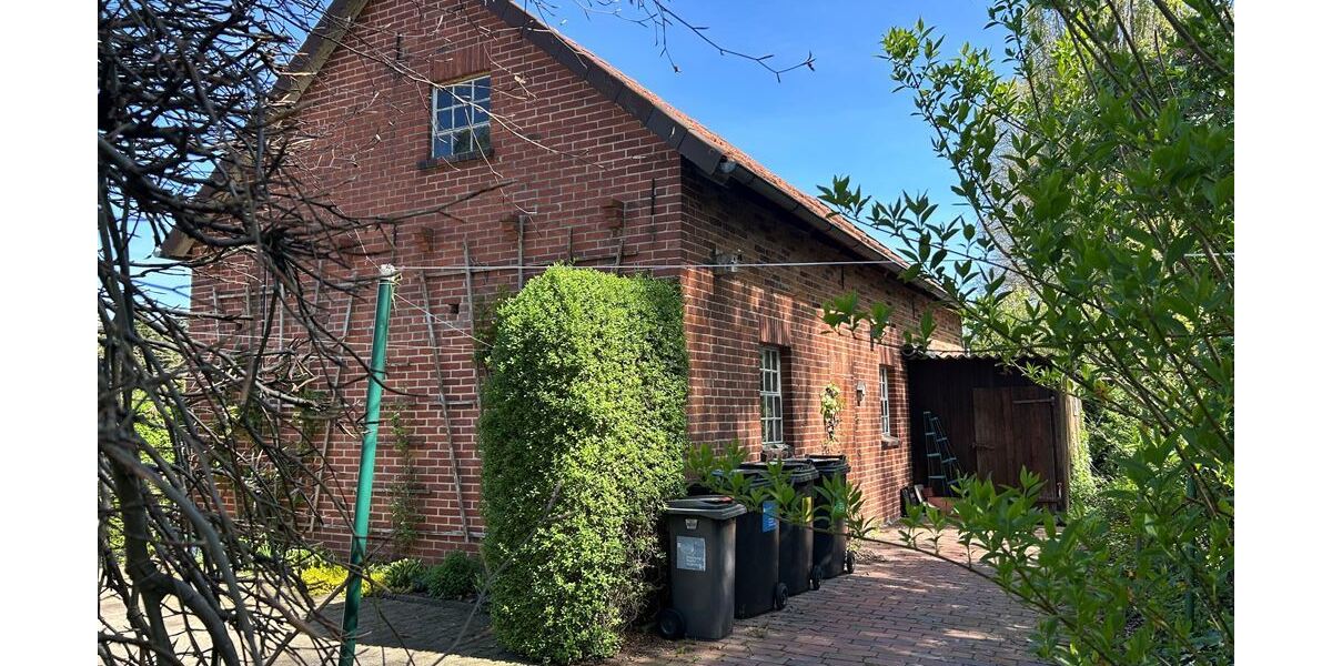 Interessantes Wohnhaus mit 2 Wohnungen, Nebengebäude und Grünland - Einfamilienhaus Stolzenau | Angebot:26701576