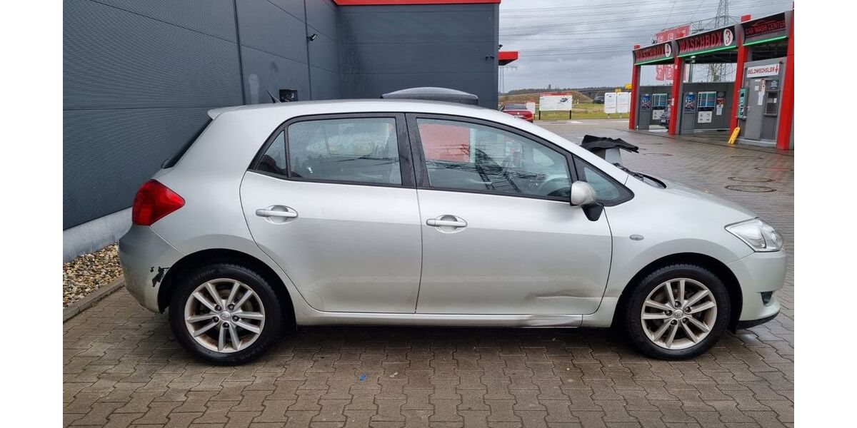 Toyota Auris 138.000 km 4.999 &euro; Linkenheim-Hochstetten 76351