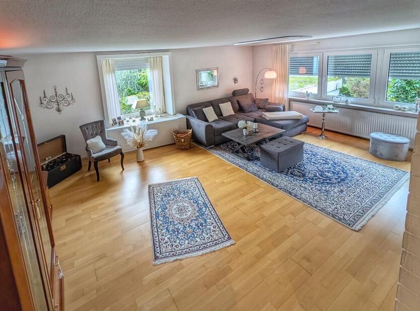 Freistehendes Einfamilienhaus mit EinliegerWohnung
