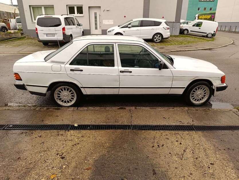 Mercedes-Benz 190 232.645 km 2.450 € Pfullingen 72793